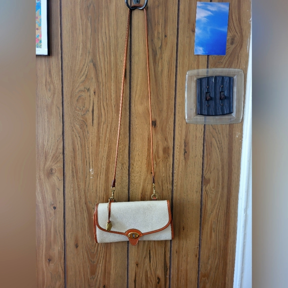 Authentic vintage pebbled leather Dooney and Bourke crossbody